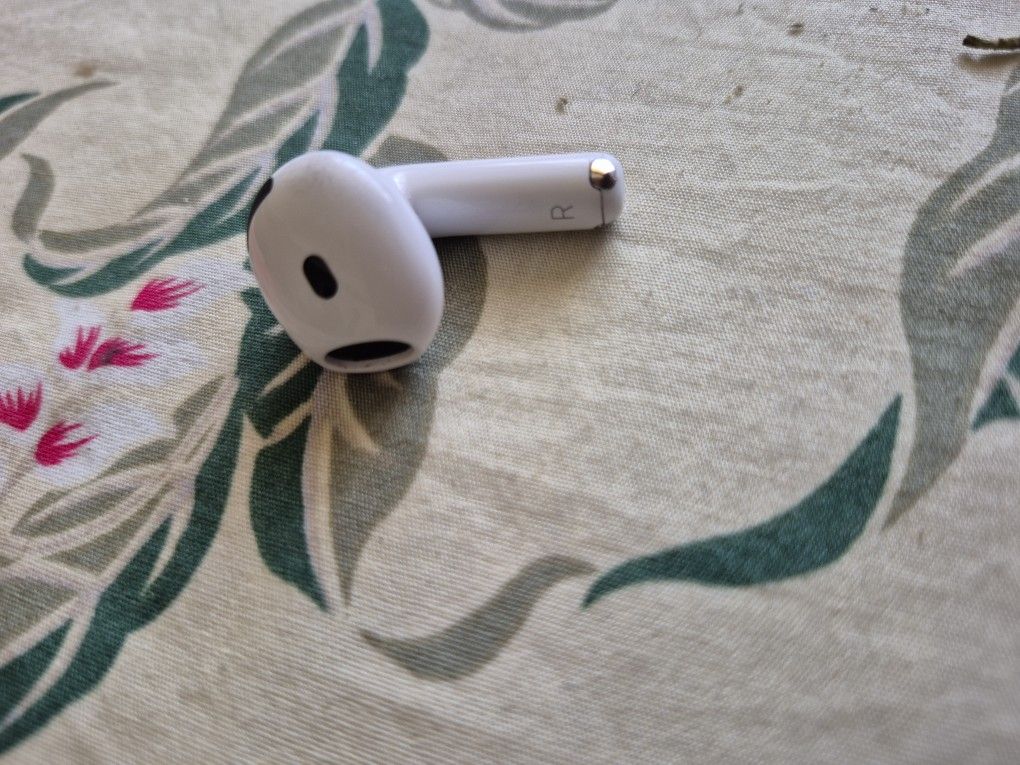 Right Airpod Gen 4 A3056 Model