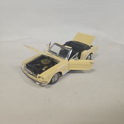 Motor Max 1964 1/2 Ford Mustang Convertible 1:18 Die-cast Model I-8341