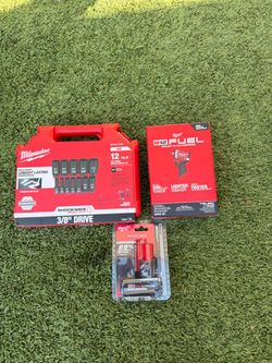 Milwaukee M12 FUEL 3/8" Stubby Impact Wrench (2562-20), XC5.0 Battery, & 12pc Socket Set
