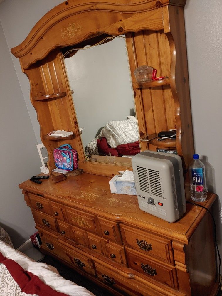 Dresser With Mirror