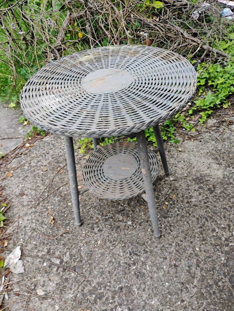 VTG Mid Century Green Wicker 2 Tier Round Game Table