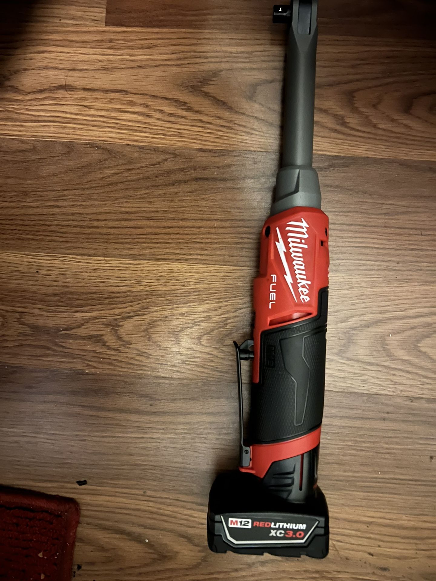 Milwaukee M12 FUEL 12V Lithium-Ion Brushless Cordless 3/8 in. Extended Reach High Speed Ratchet With M12 3.0 Battery