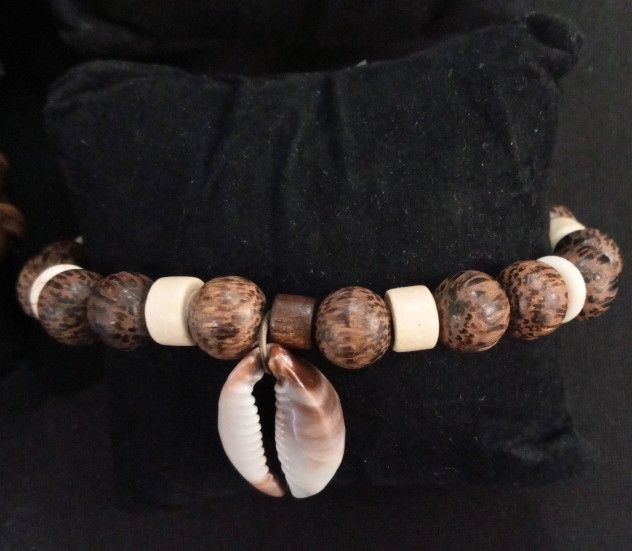 Palm Olive Bead Bracelet w Cowrie Shell Charm