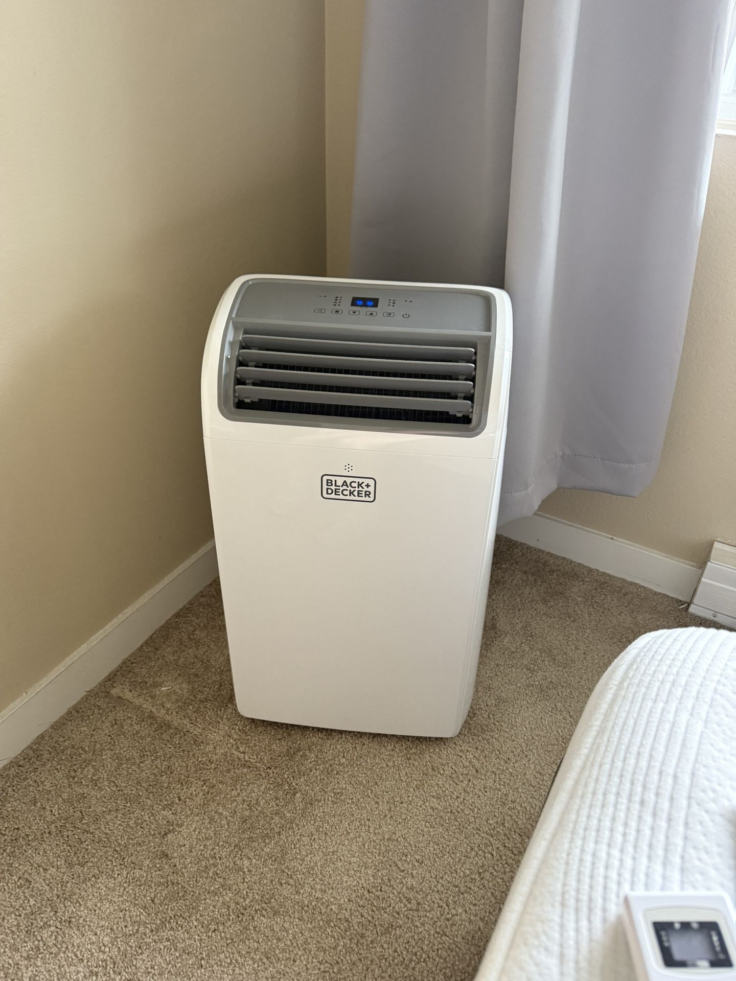 Black & Decker 14,000 BTU Air conditioner