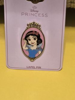Disney Princess Snow White Portrait Oval Frame Enamel Pin Crown Design Accent