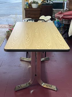 5-Foot Commercial Folding Table – Wood Grain Top & Chrome Legs