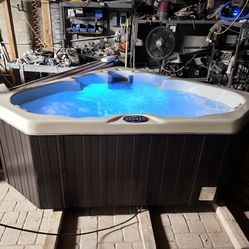 CalSpas Hot Tub