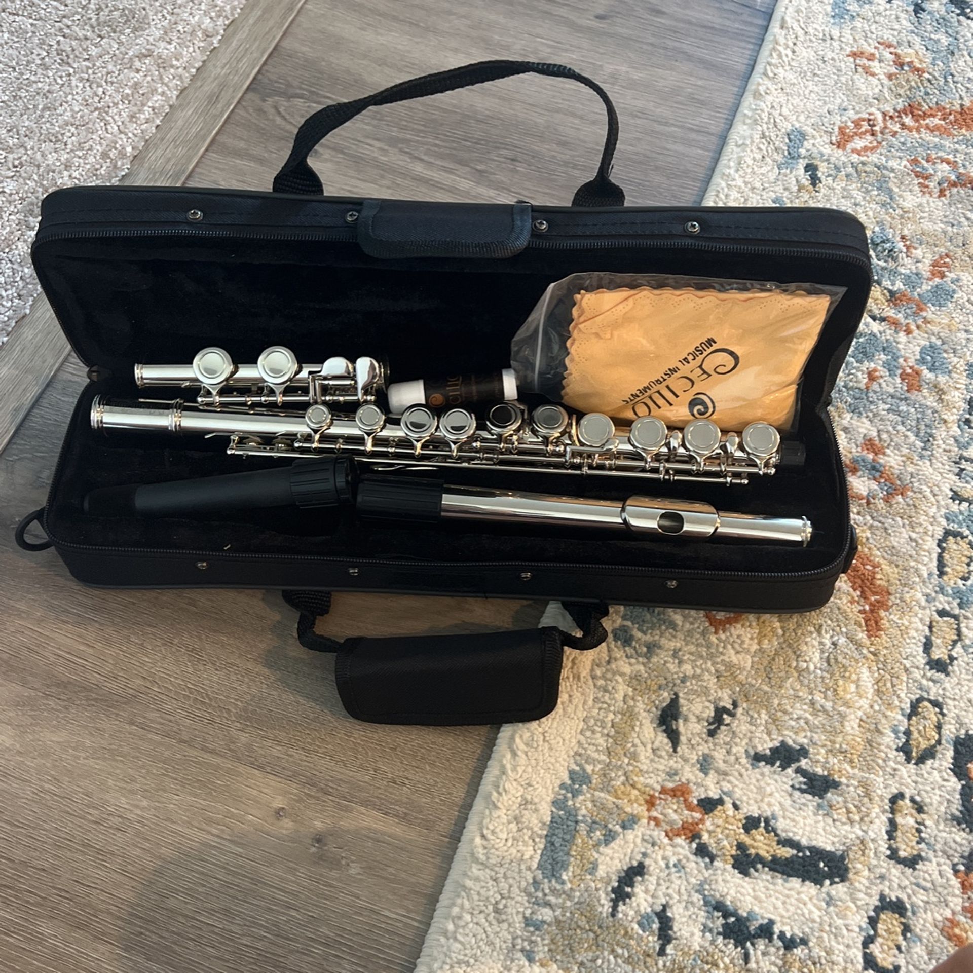 Mendini by Cecilio Premium Open Hole Keys Flute with Foot + Stand, Book, Deluxe Case