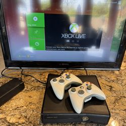 Xbox 360 S 250GB Black Console Model 1439 2 Controllers