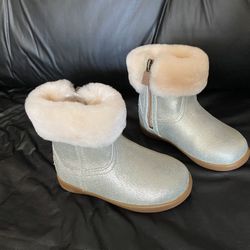 Kids girls baby UGG BOOTS size 7 , brand new, without box