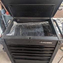 Husky 31 in. Locking Tool Cart