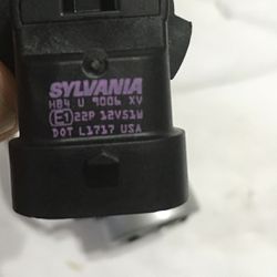 Sylvania hb4 9006 u XV xtra vision halogen high performance 12v 51 Watt headlight bulb 1 count . Good working condition 