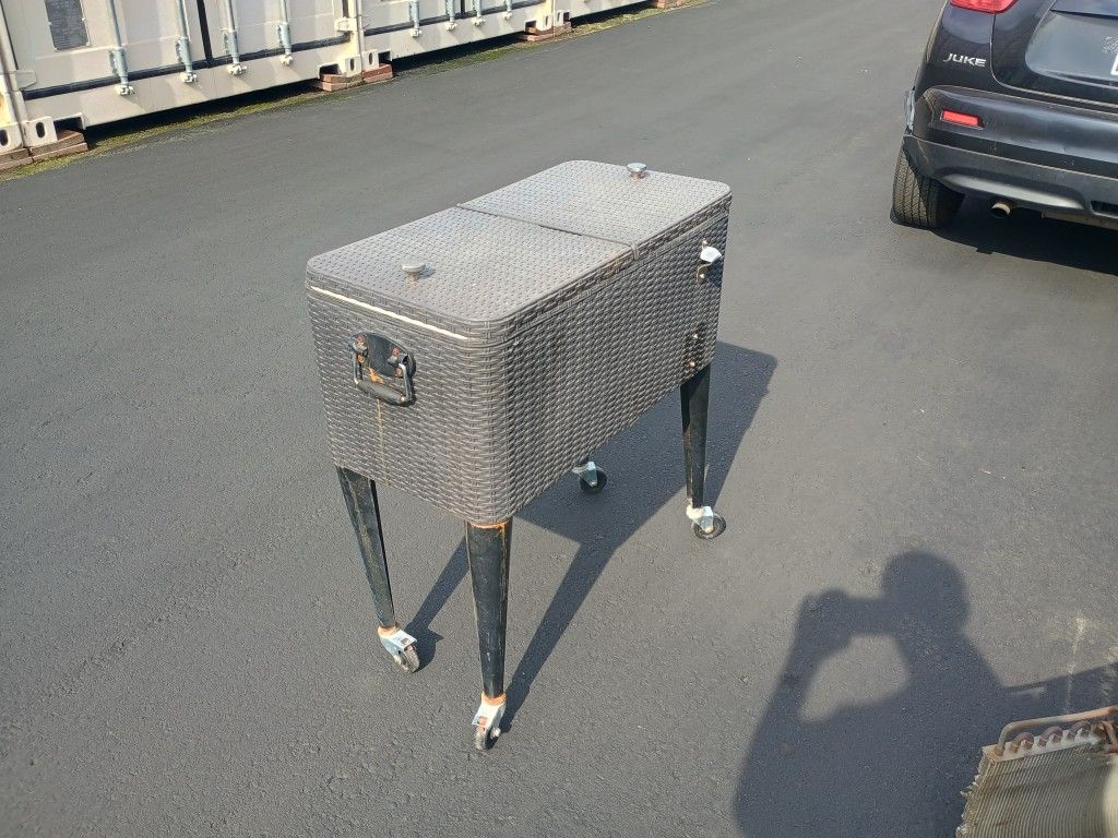 Cooler With Stand And Wheels