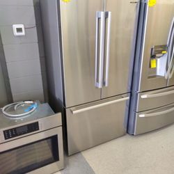 BOSCH STAINLESS STEEL COUNTER DEPTH OPEN BOX ITEM  D1