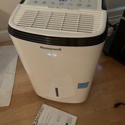 LIKE NEW HONEYWELL DEHUMIDIFIER TP30WKN 