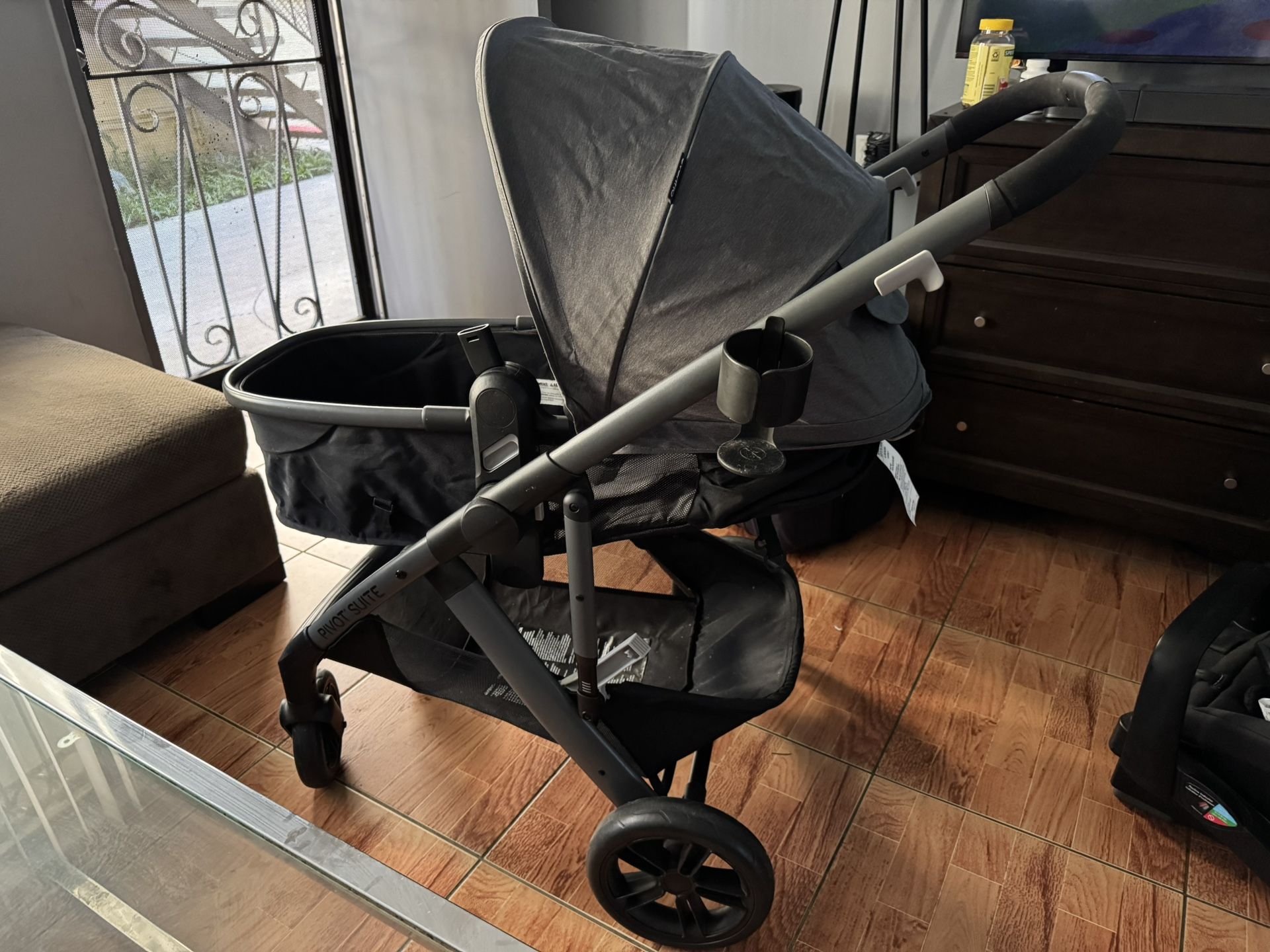 Evenflo Pivot Suite Travel System with LiteMax Infant Car Seat