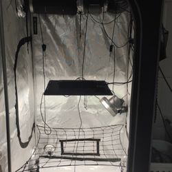 AC INFINITY 3X3 SMART TENT GROW SETUP WITH FULL EQUIPMENT.