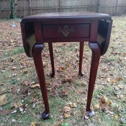 Luxury Style Wing Table