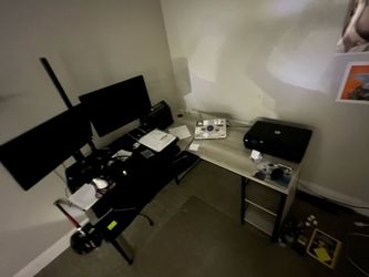 Seville Airlift Desk/ PC Monitors