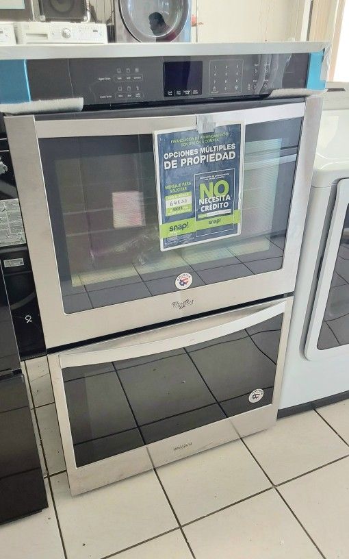 Stainlesss new double wall electric oven WHIRLPOOL in Good