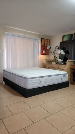 HIGH END CALIFORNIA KING HOTEL COLLECTION  MATTRESS AND BOXSPRINGS FOR SALE! IN EXCELLENT CONDITION , FREE DELIVERY