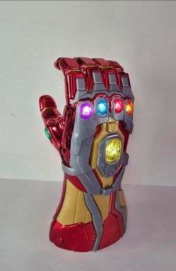 Disneyland Iron Man Infinity Gauntlet
