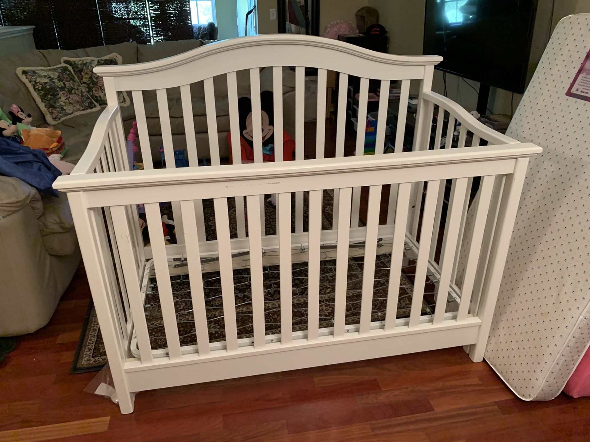 White wood crib - very good condition.