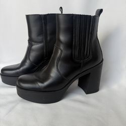 Black platform Chelsea Boots Size 6.5