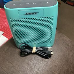 Great Used Bose Soundlink Color Model # 415859 Bluetooth Speaker (mint Colored)