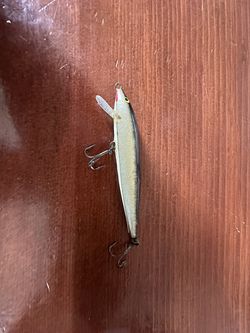 Vintage old school fishing lure – great for bass fishing or cabin / man cave decor. Don’t make them like this anymore.