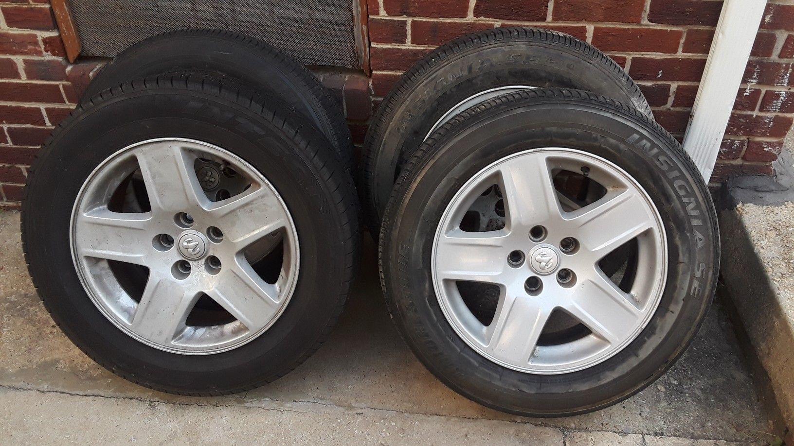 Dodge Magnum P-215/65 R 17 Need to change the tire to a wheel.