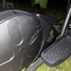 Gold gym elliptical FREE DELIVERY