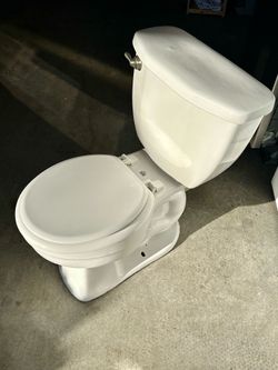 Toilet in great condition!