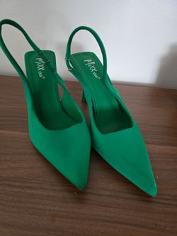 Mixx Shuz Green Slingback Pointed Toe Heels