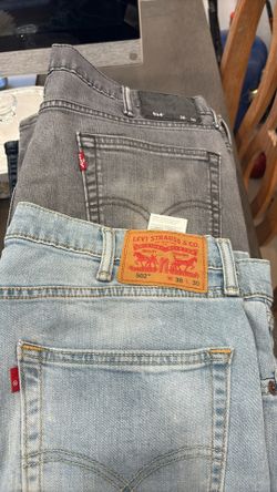 8 Pairs Men's Levi's 38/30