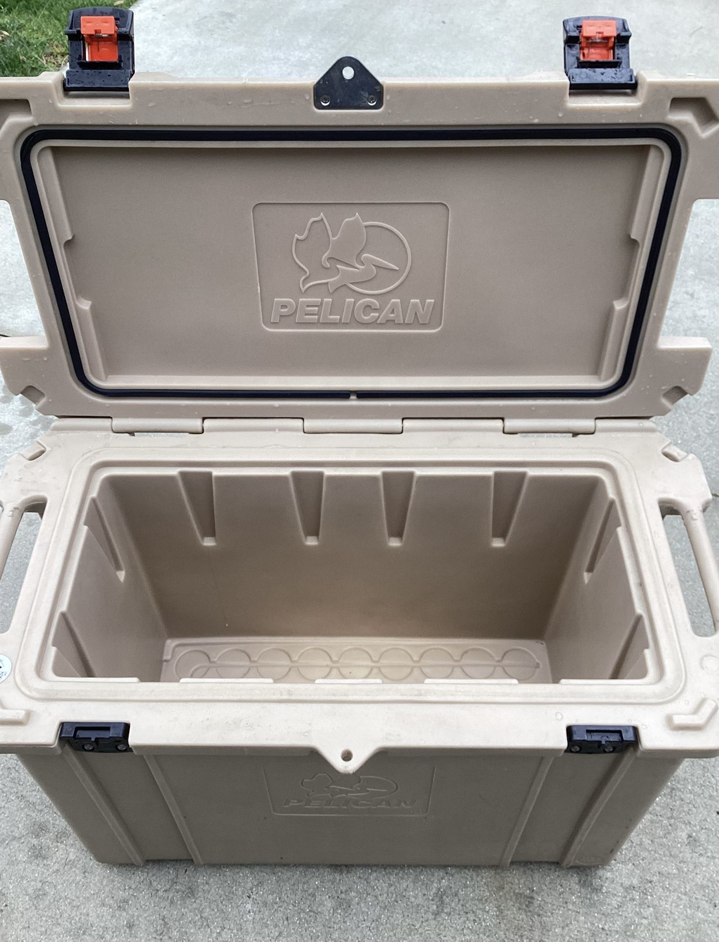 PELICAN 95QT Elite Cooler / Ice Chest