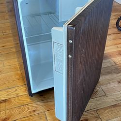 Vintage Kenmore 2.6 cu. ft. Mini Fridge / Brown Wood Finish Style