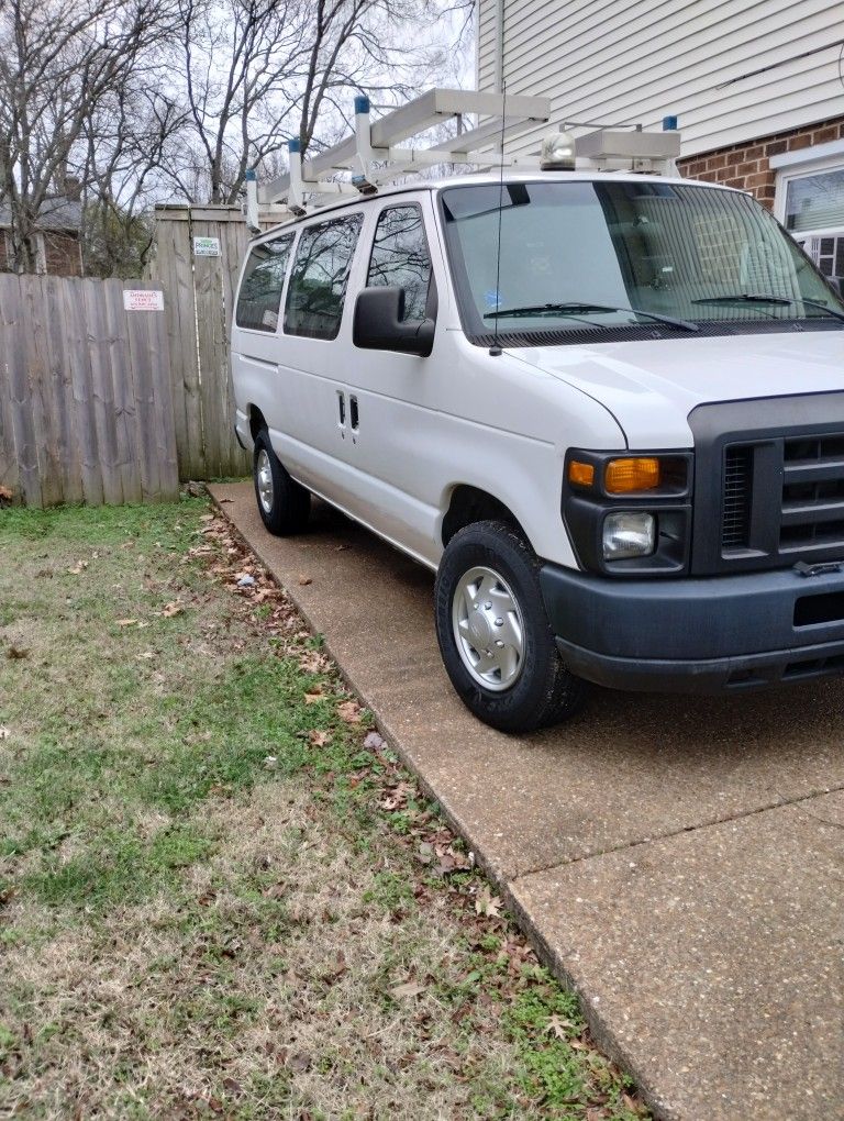 2011 Ford E-250