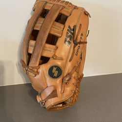 SSK 14 Inch Baseball / Softball Mitt / Glove DPG-777  With Dimple II Technology In Excellent Condition - Right Hand Throw