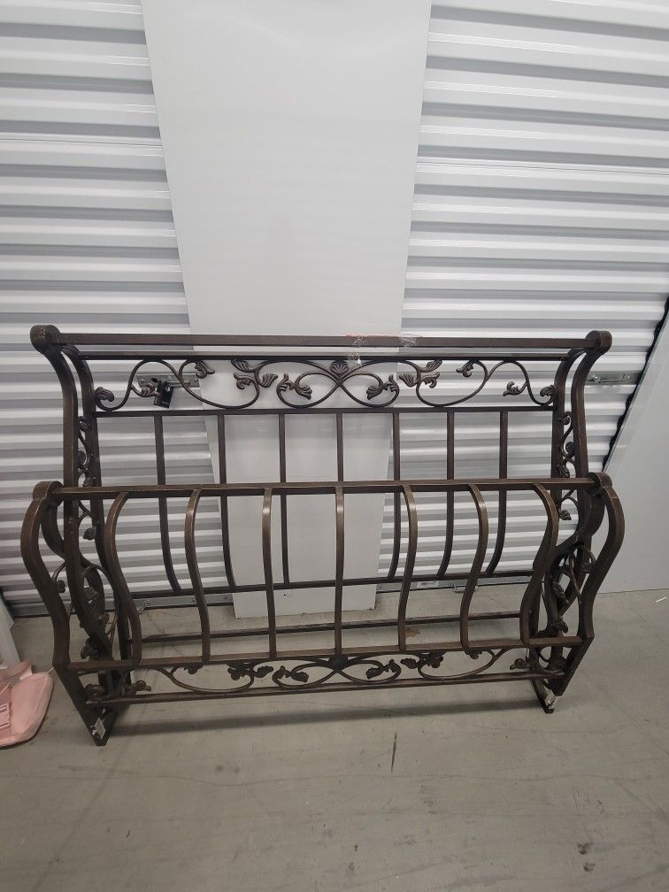 Queen Metal Sleigh Bed With Frame
