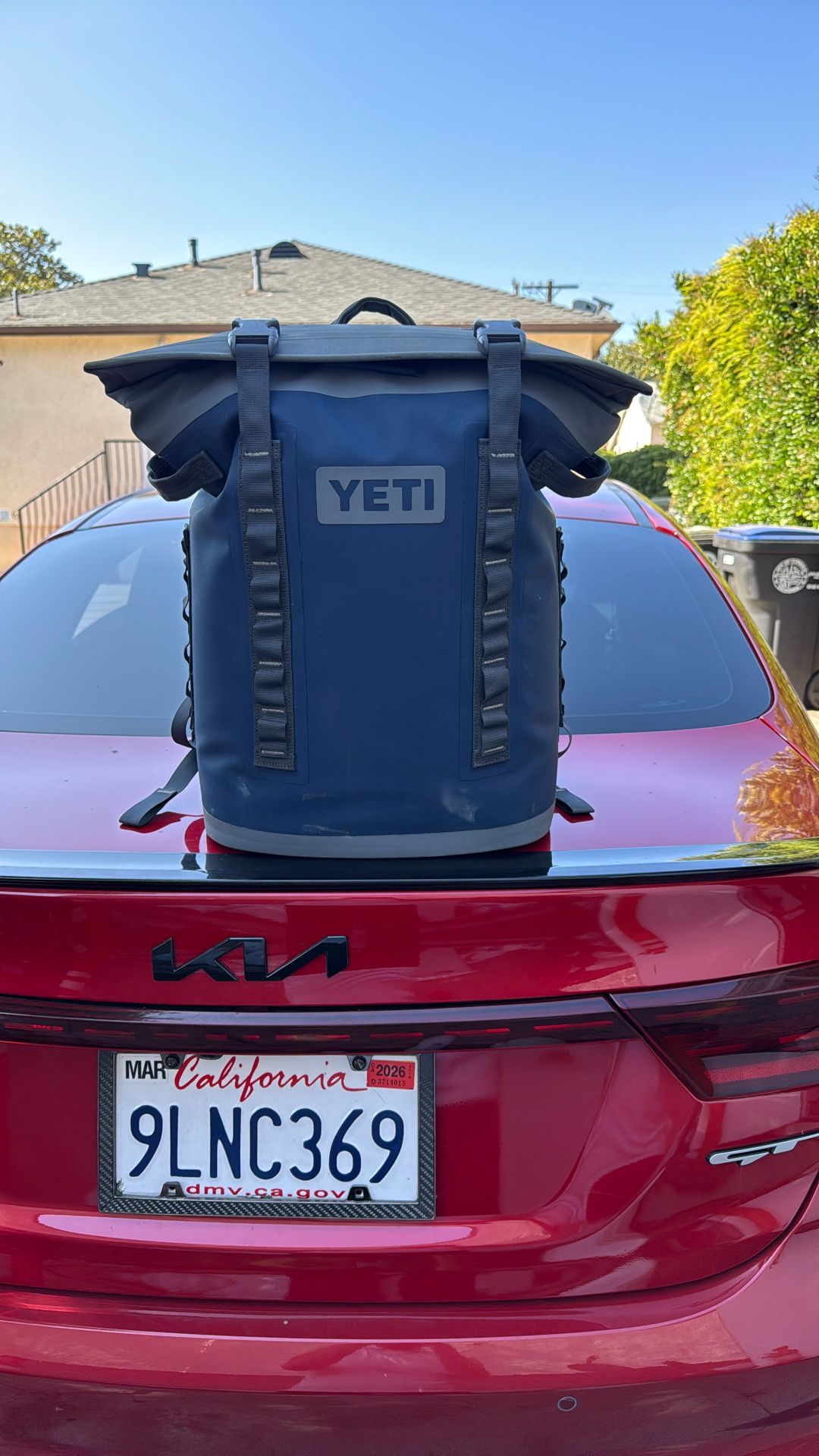 YETI HOPPER M20 NAVY 36 CAN HOPPER BACKPACK COLLER