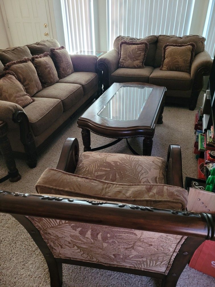 Living Room Set Gently Used