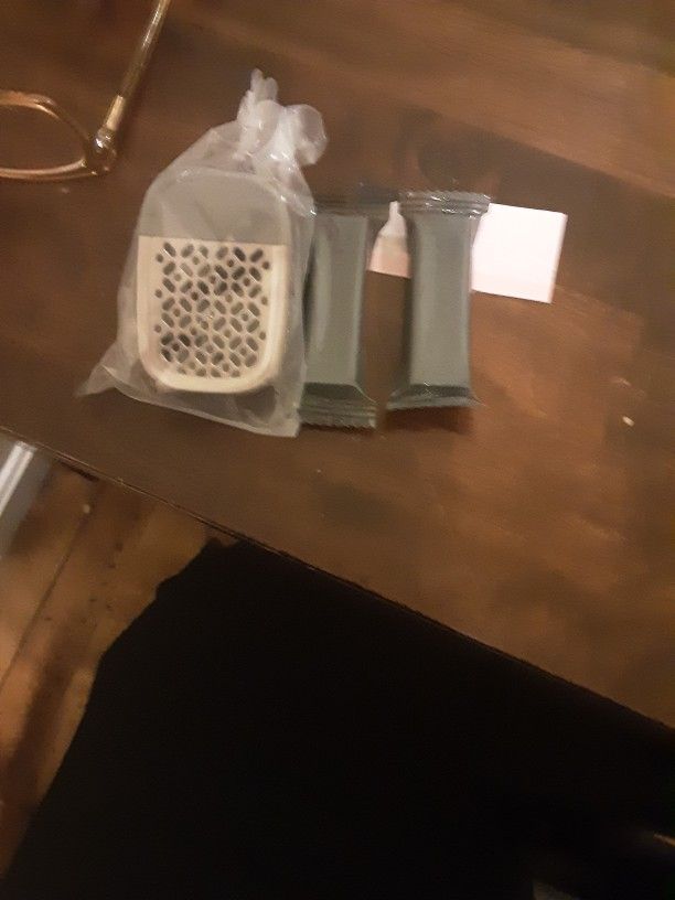 Brand New BATH And Body Clip And 2 Refills