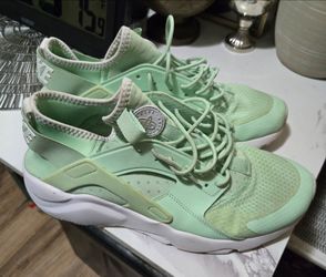 Nike huaraches size 10