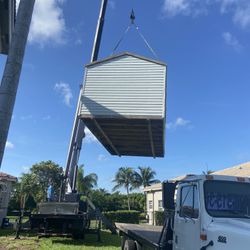 Shed Relocated ,,, Movemos Casita De Patio Container Rv Crane 