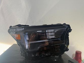 TOYOTA TACOMA RIGHT HEADLIGHT 2024