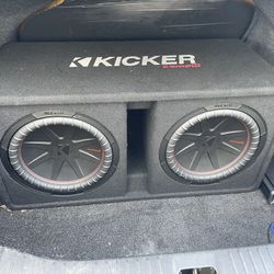 Kicker Comp 12s In Box With 1200W Kicker Amp