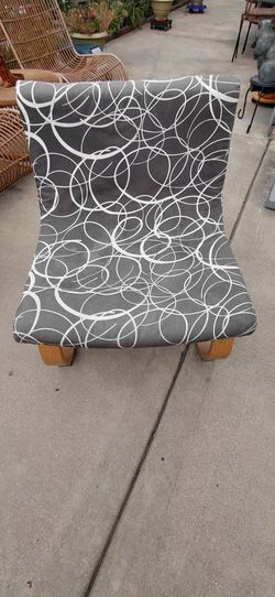 Modern Lounge Chair with Wood Base