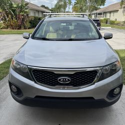 2013 Kia Sorento LX – Clean Title 