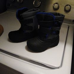 Toddler Size 8 Snow Boots